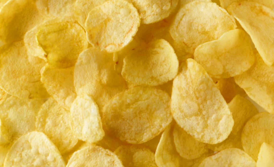 Papas de paquete en forma de chips.